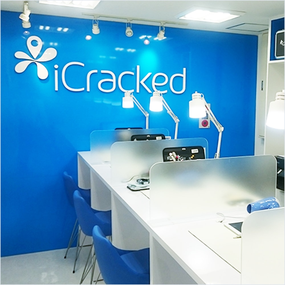 iCracked Store 新宿店 