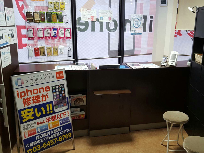 スマホスピタル新宿東口店の店内写真